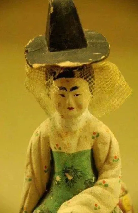 Chu Tang 初唐 Early Tang Weimao Veiled Brim Square Top Hat