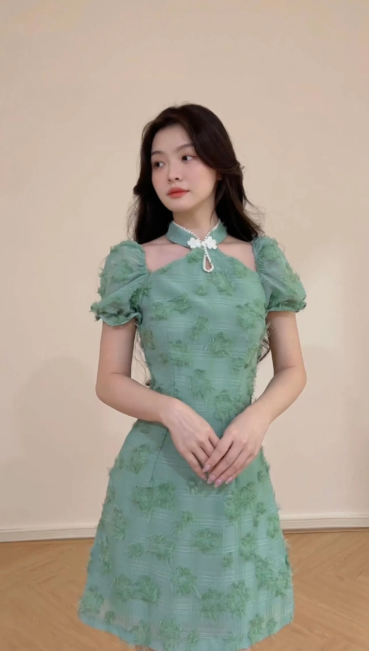 ELEGANT GREEN CHEONGSAM