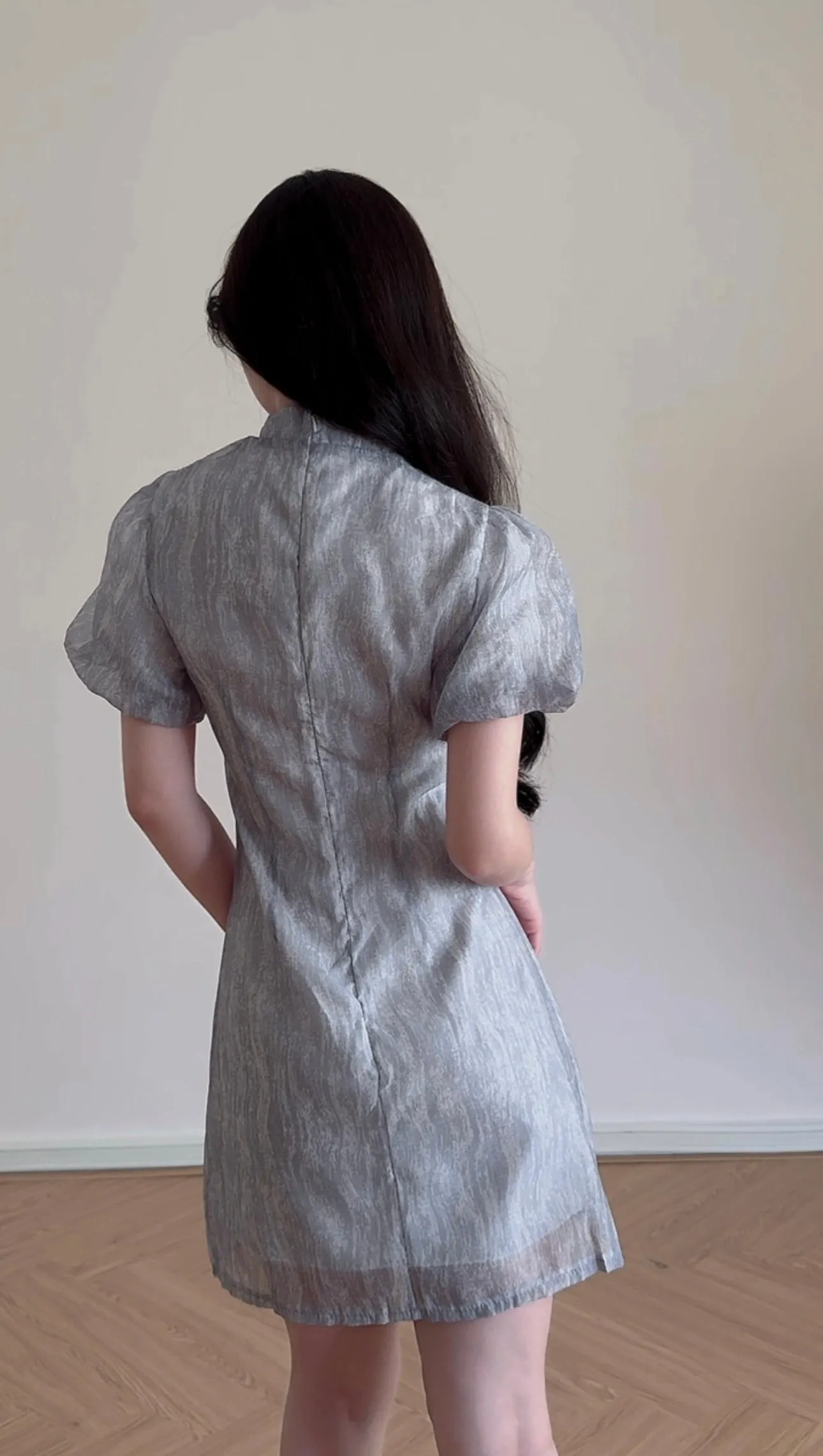 ELEGANT LIGHT GREY CHEONGSAM