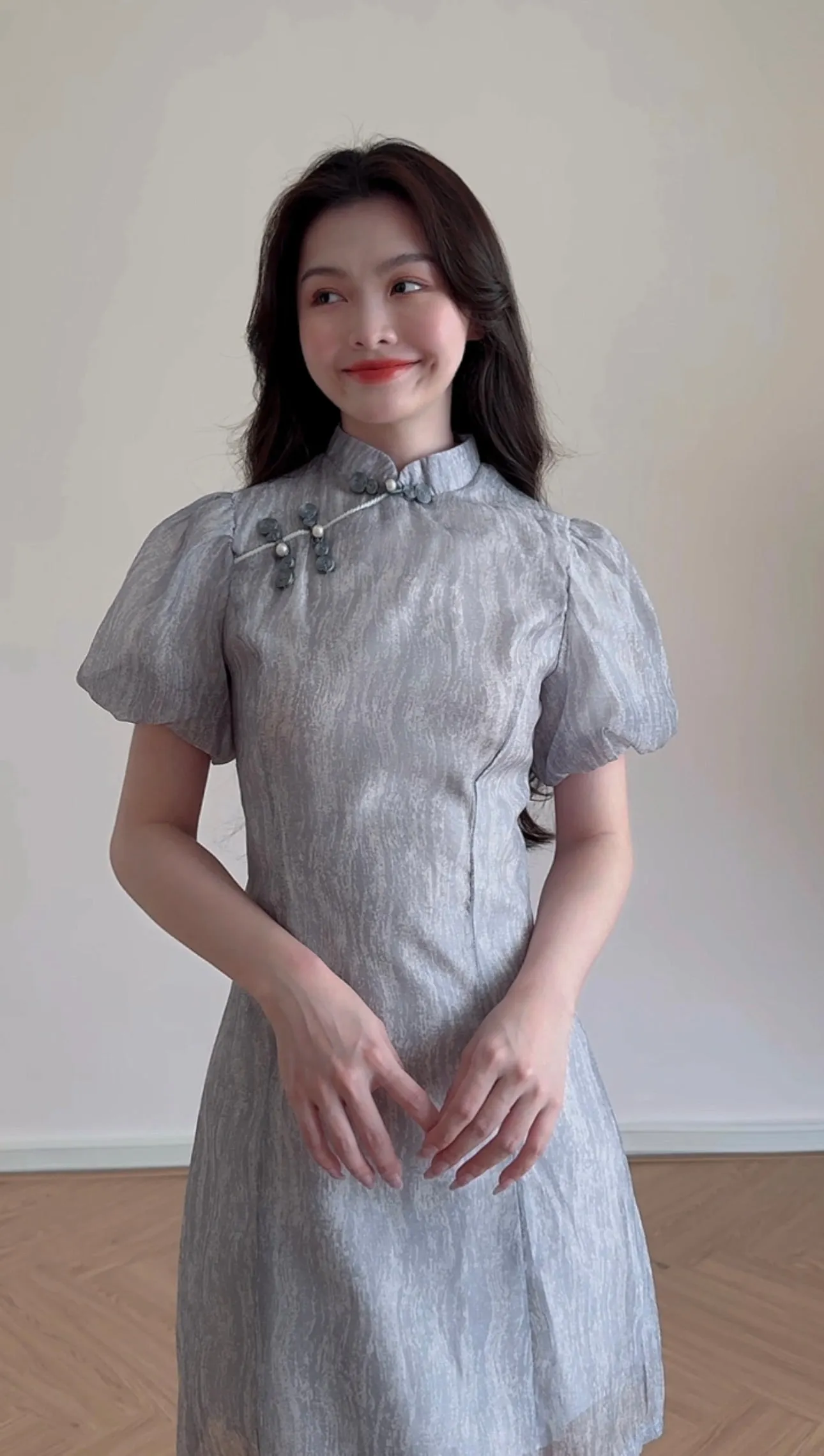 ELEGANT LIGHT GREY CHEONGSAM