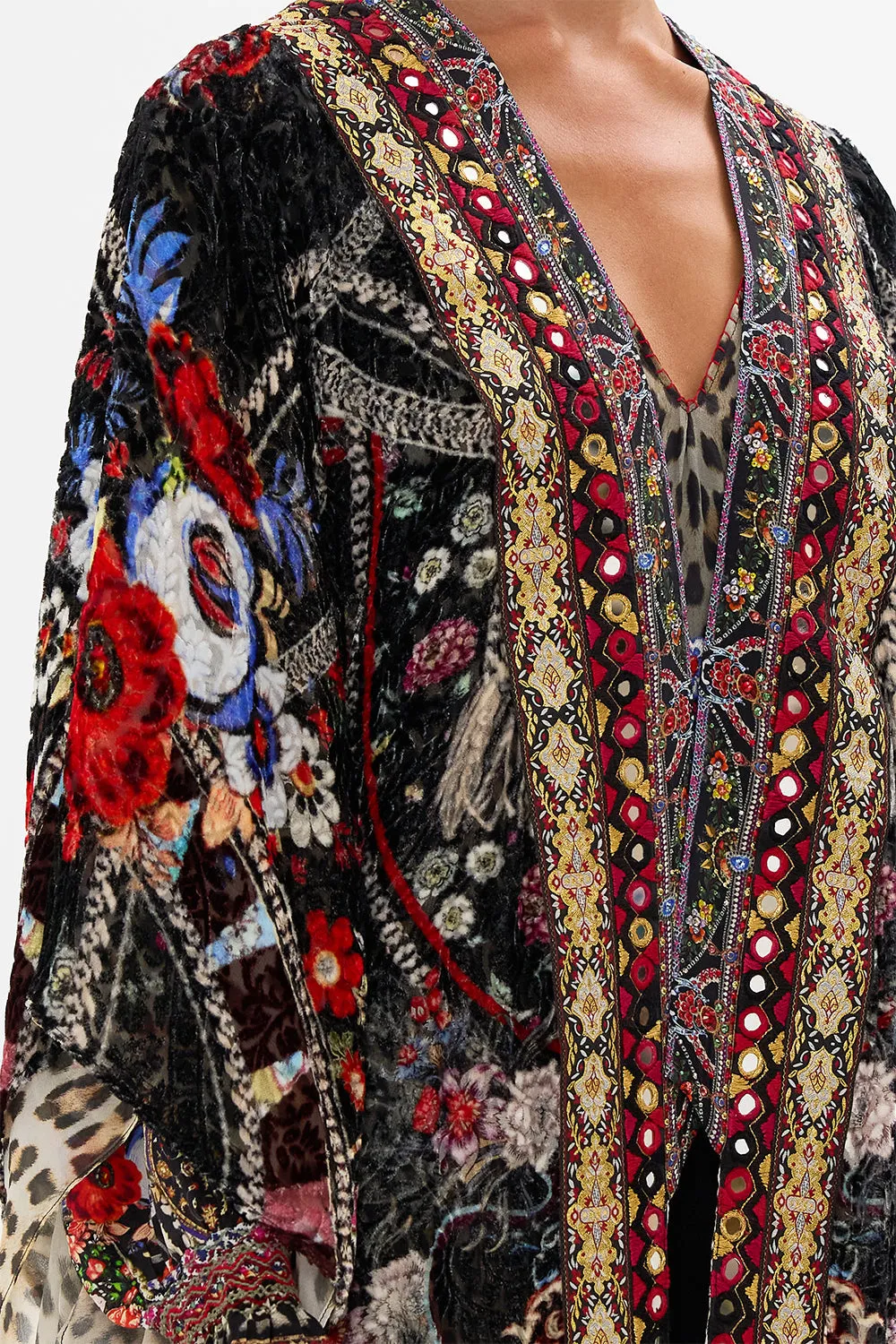 KIMONO WITH LONG UNDERLAYER VOLENDAM DOLLS