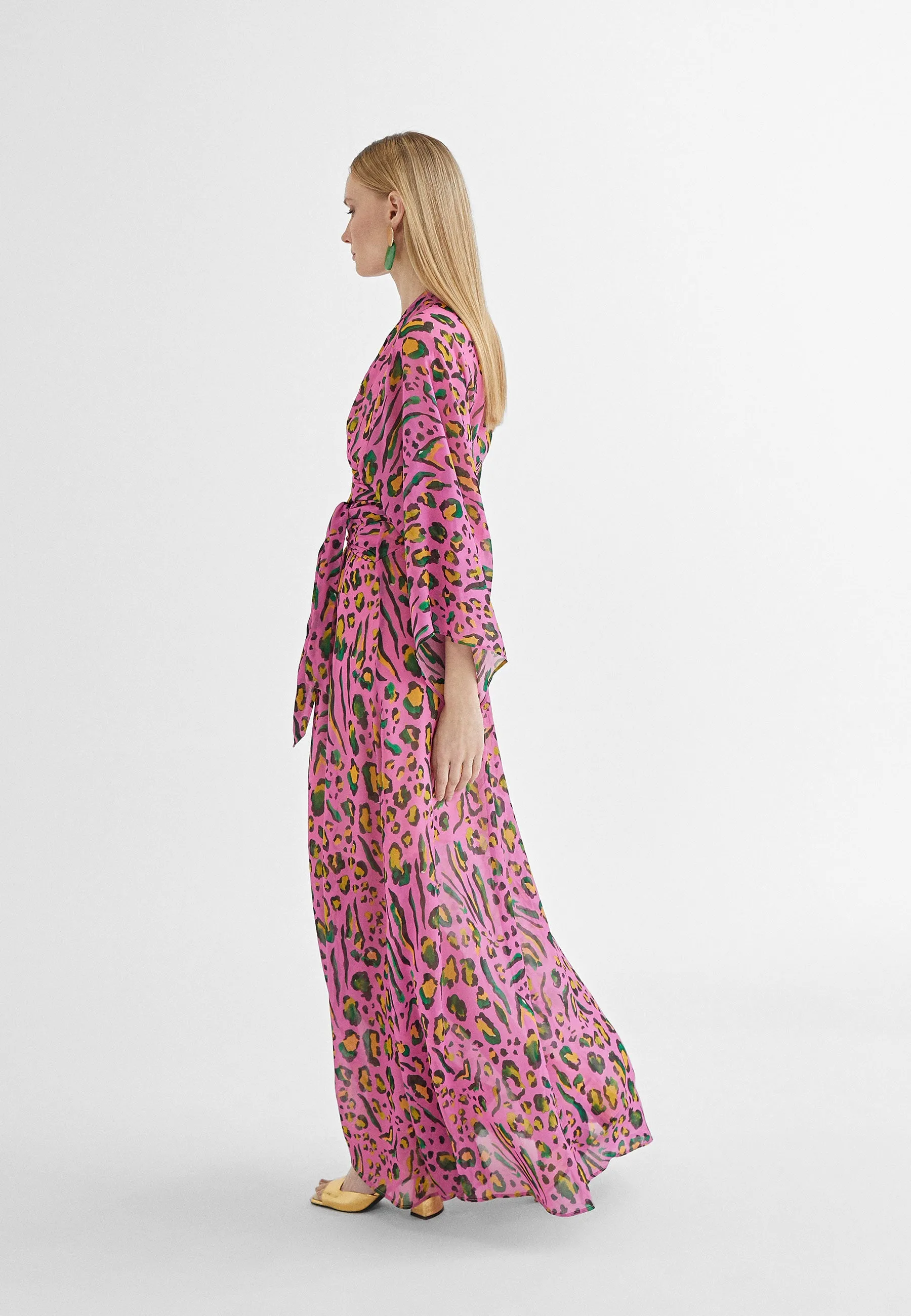 Short dress with Japanese sleeves