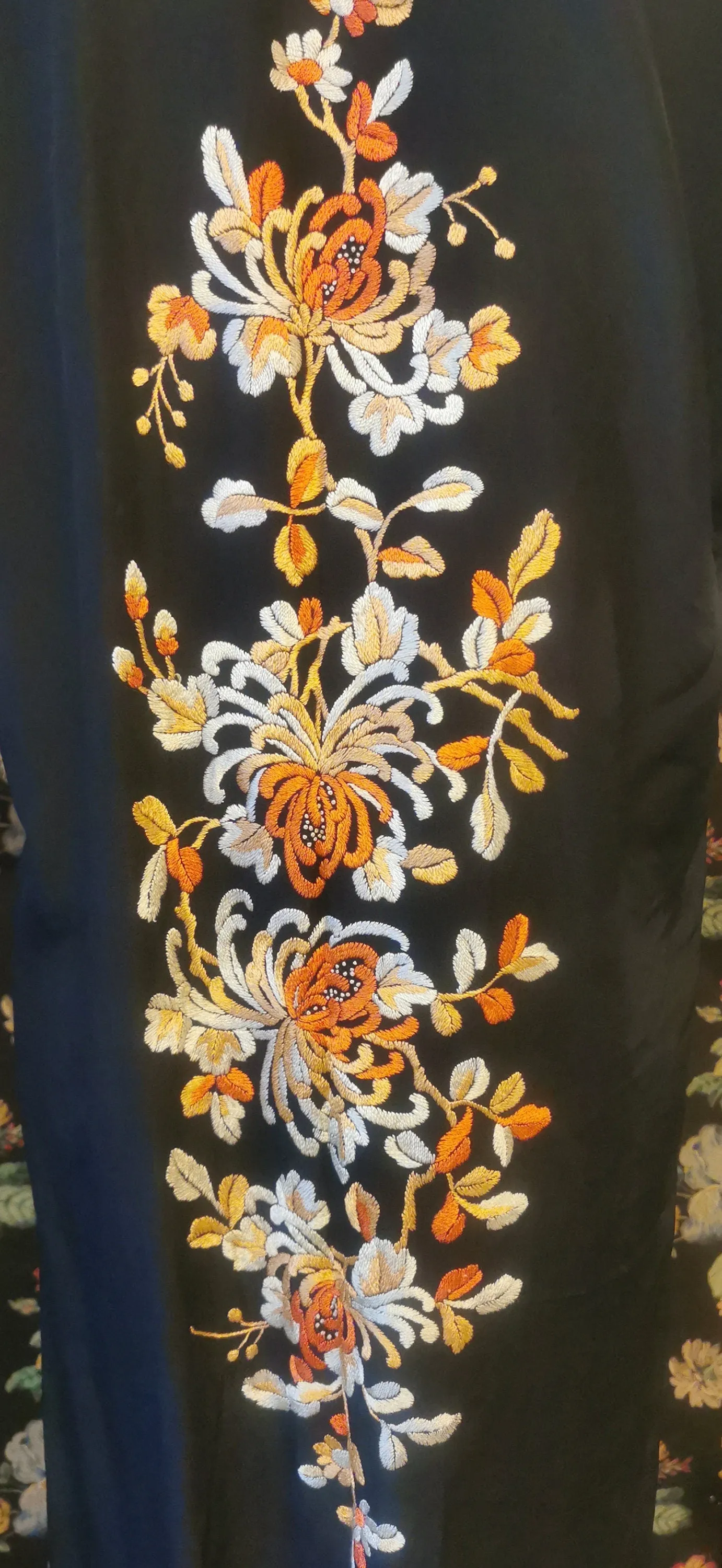 Short sleeve embroidered robe