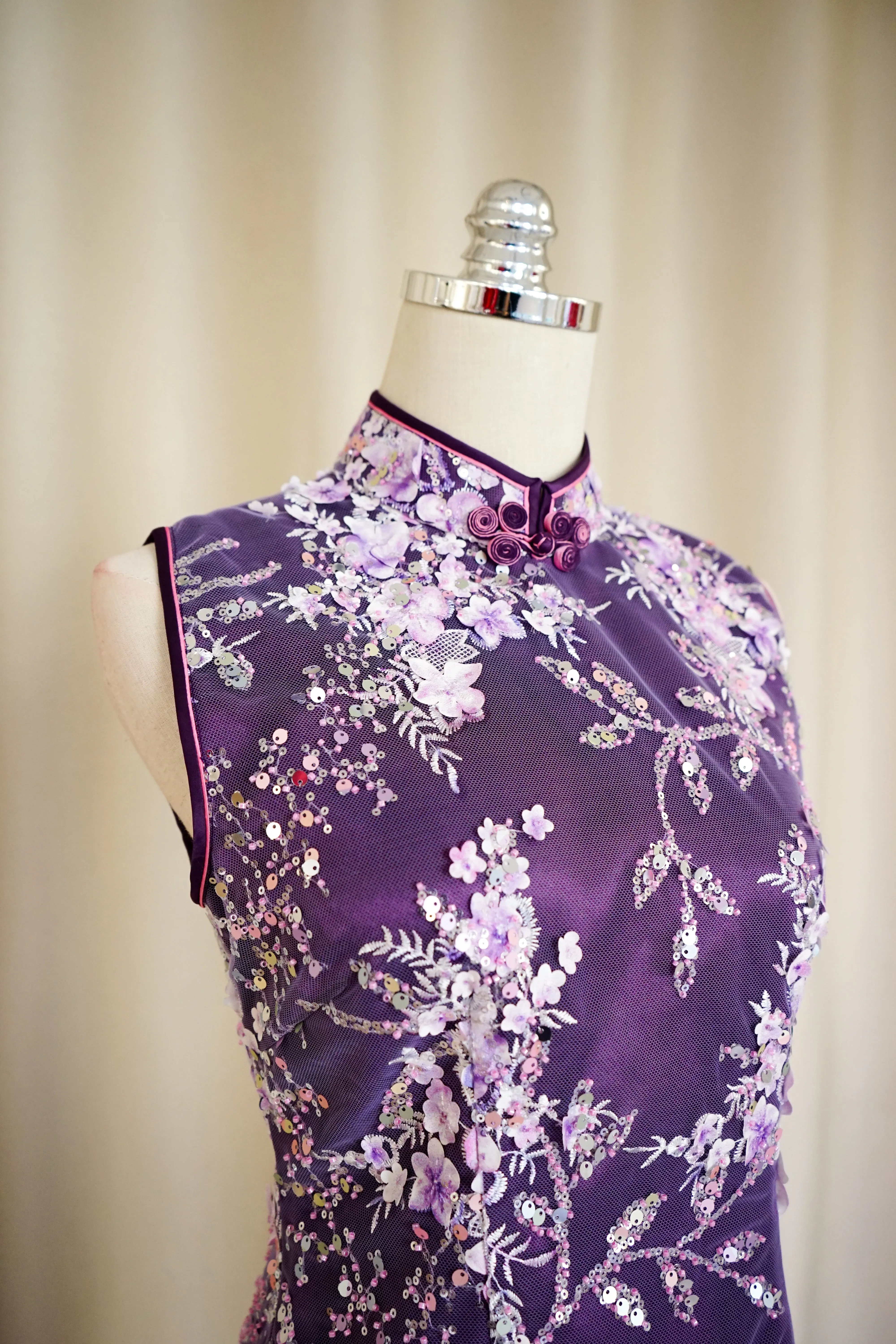 Sleeveless 3D Lace Qipao (Purple)