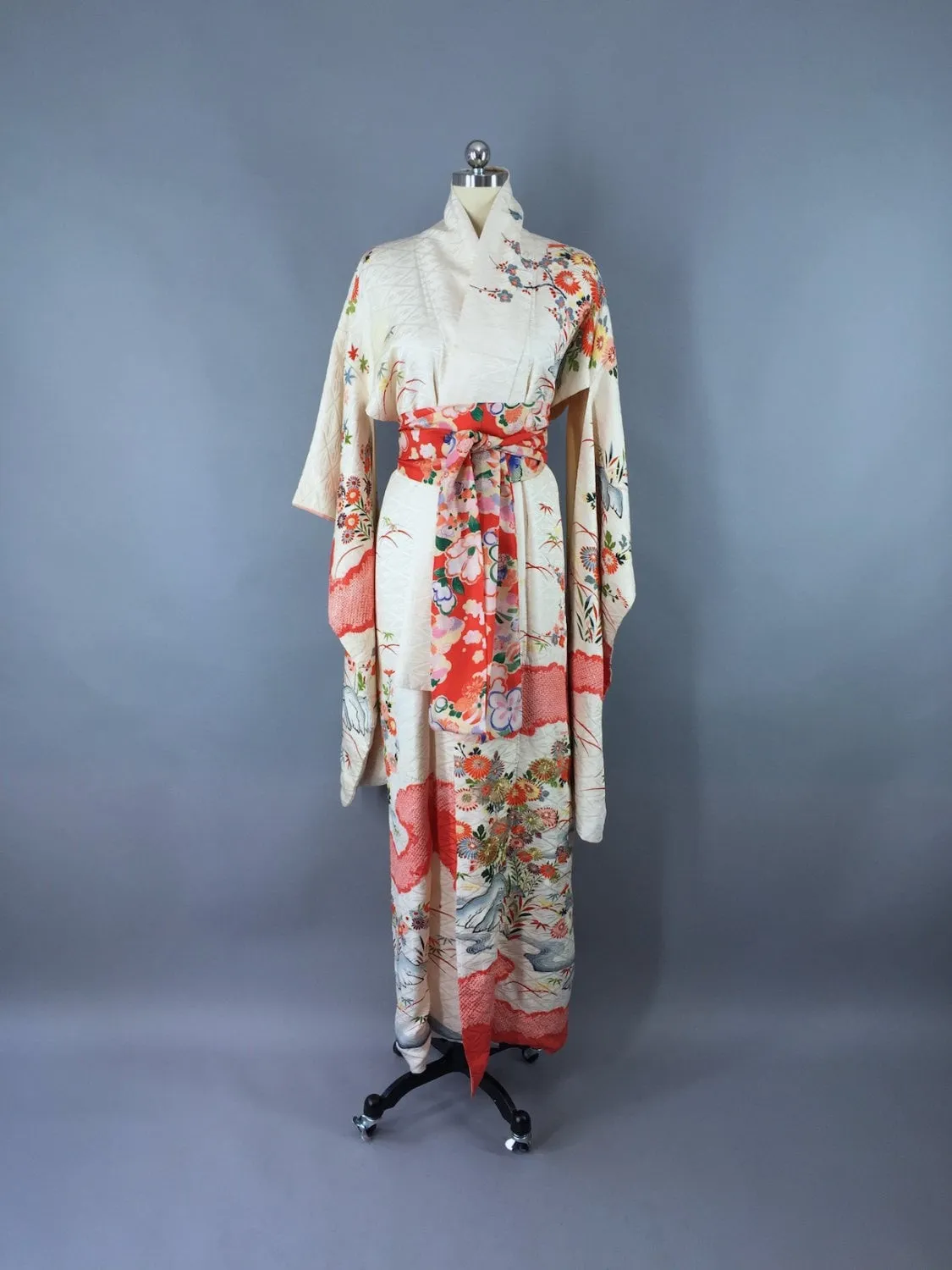 Vintage 1950s Vintage Silk Kimono Robe / White Swan Floral Print