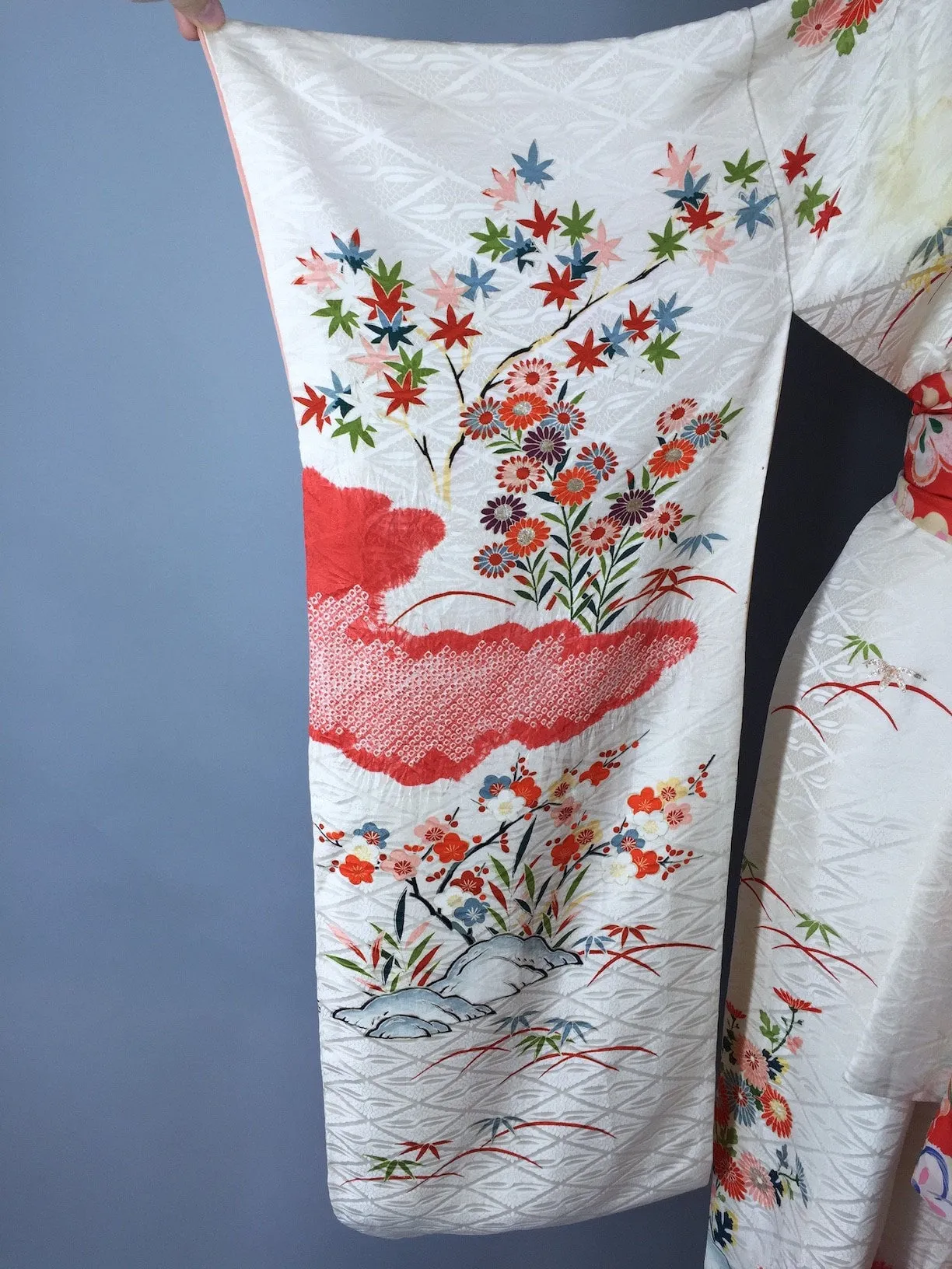 Vintage 1950s Vintage Silk Kimono Robe / White Swan Floral Print