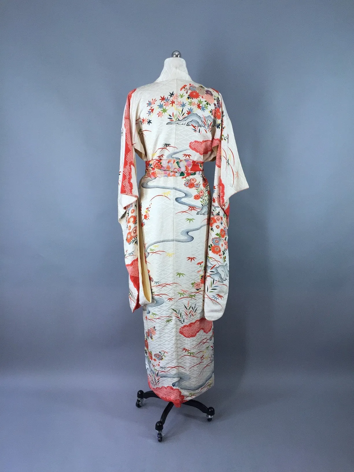 Vintage 1950s Vintage Silk Kimono Robe / White Swan Floral Print