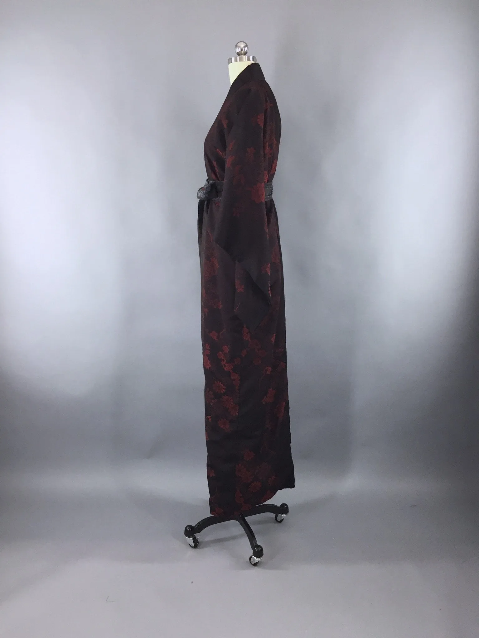 Vintage 1960s Vintage Silk Kimono Robe / Omeshi Black & Red Floral