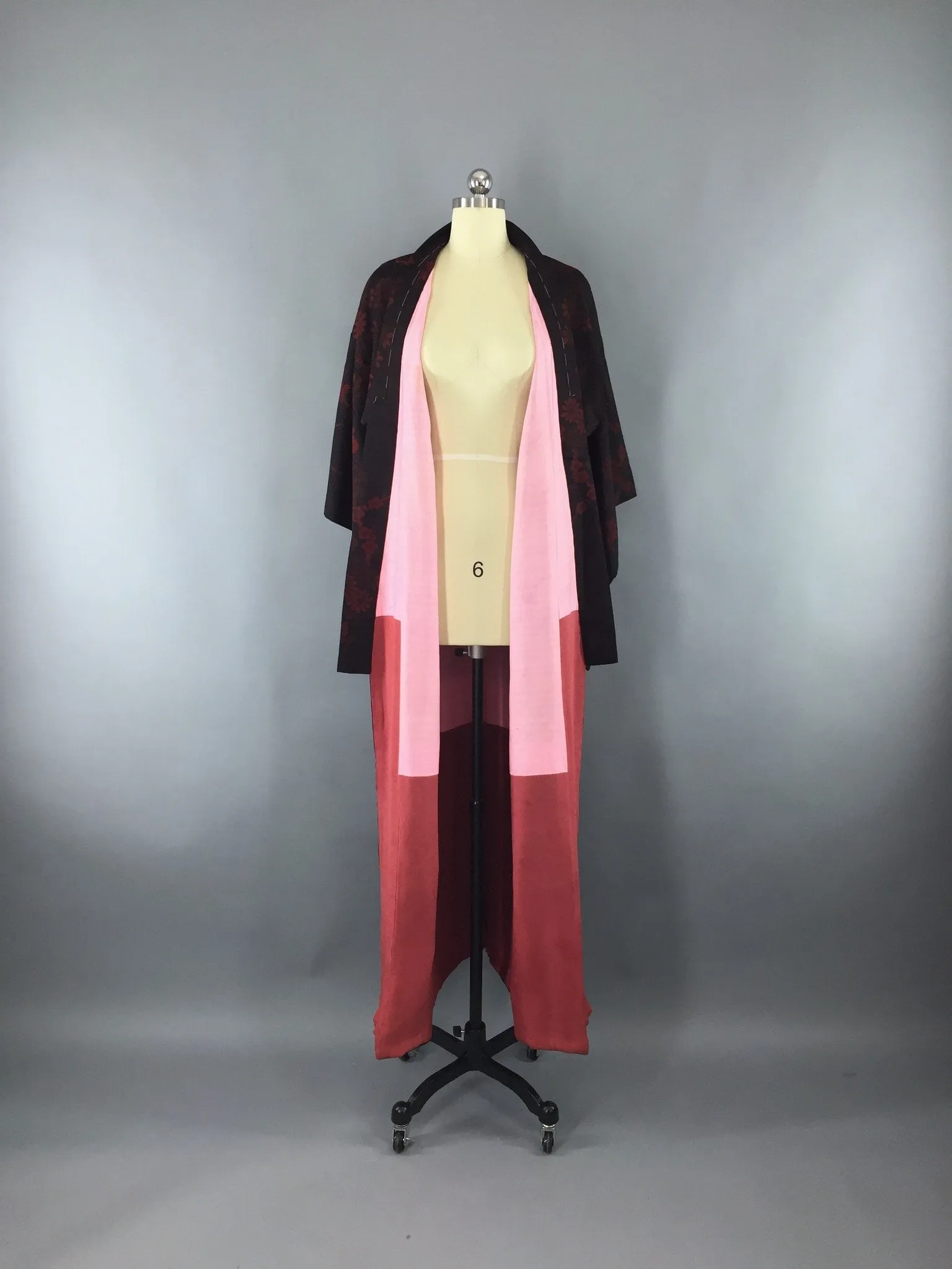 Vintage 1960s Vintage Silk Kimono Robe / Omeshi Black & Red Floral