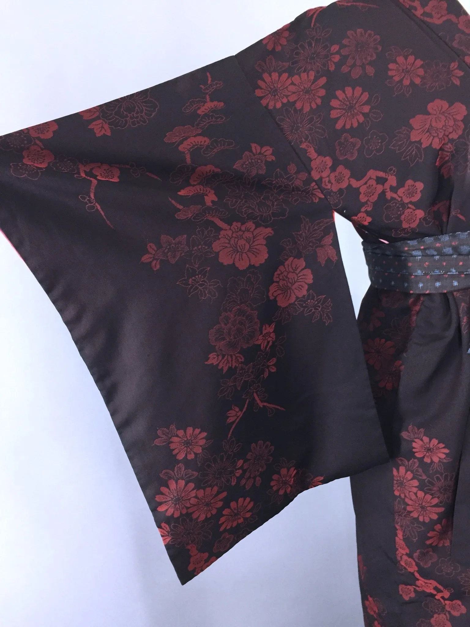 Vintage 1960s Vintage Silk Kimono Robe / Omeshi Black & Red Floral