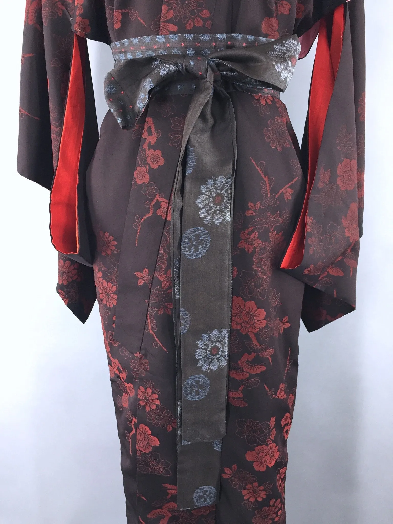 Vintage 1960s Vintage Silk Kimono Robe / Omeshi Black & Red Floral