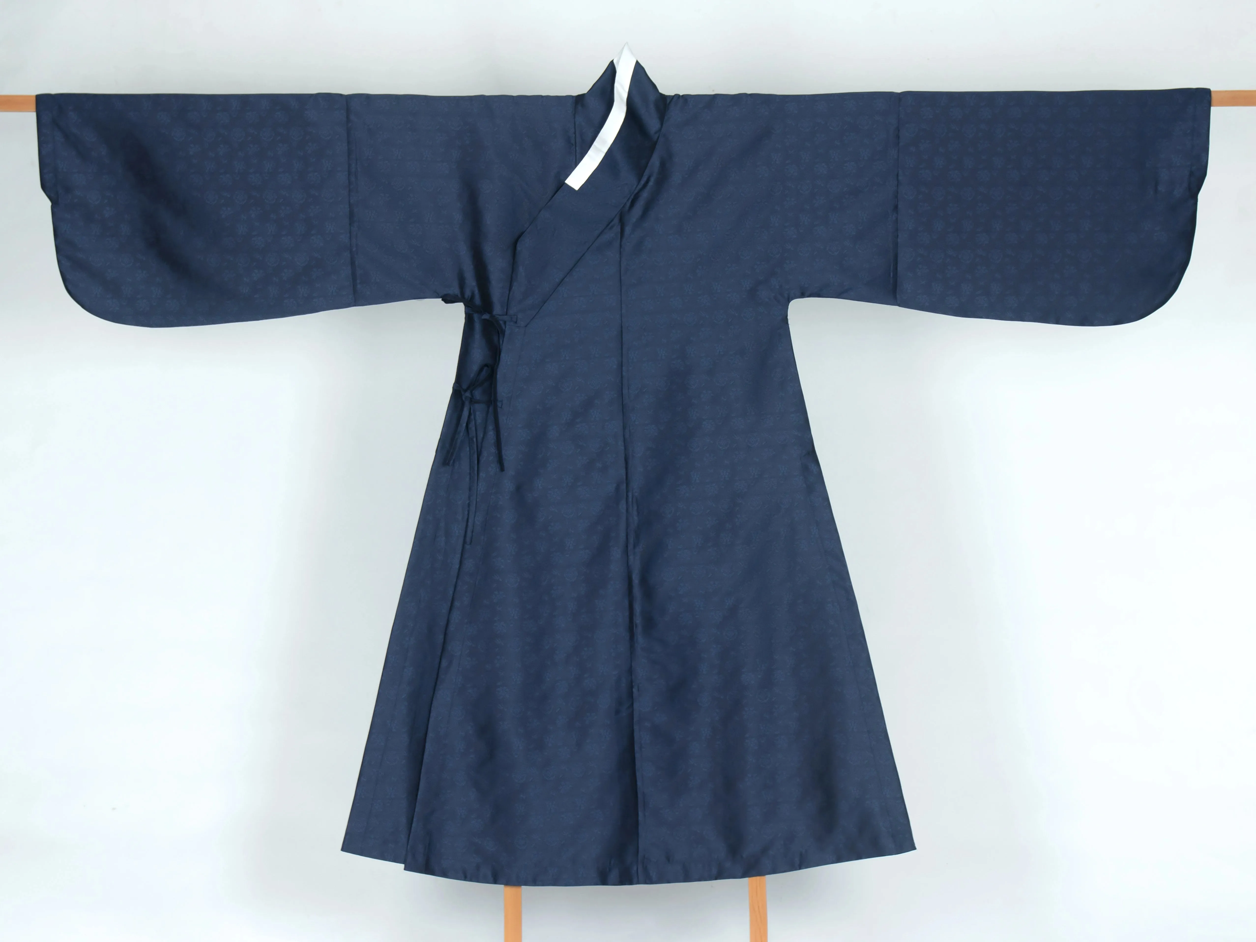 Zhi Duo 直裰 Straight Cut Men's Ming Dynasty Pipa Sleeve Changshan Long Shirt